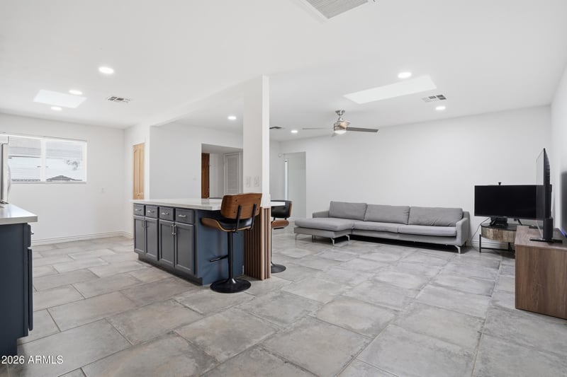 4628 Holly St, Phoenix, AZ 85008