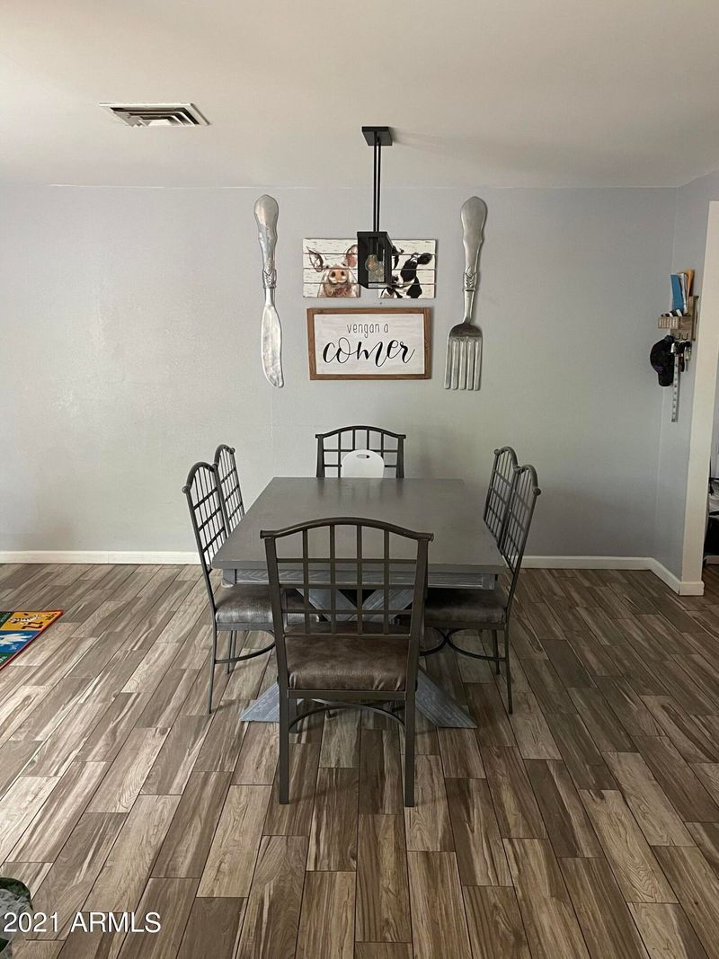 4631 E Vineyard Rd, Phoenix, AZ 85042