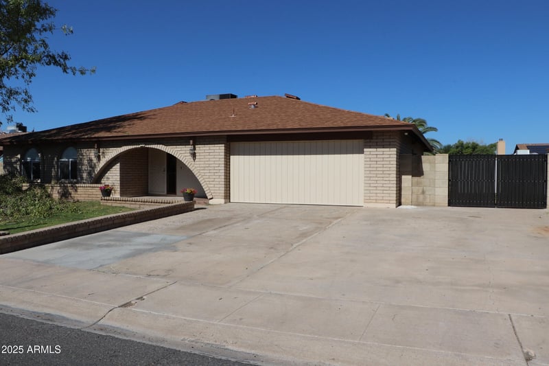4636 Aster Dr, Glendale, AZ 85304