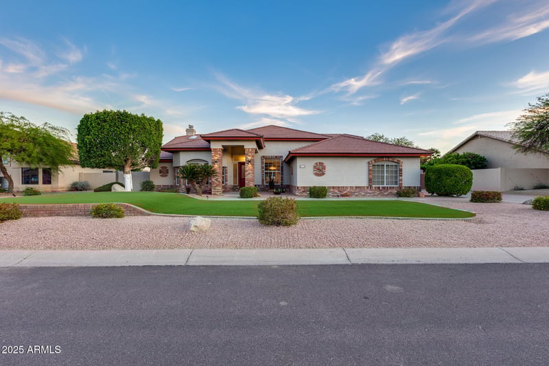 4637 Misty Willow Ln, Glendale, AZ 85310