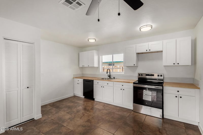 4640 Caron St, Glendale, AZ 85302