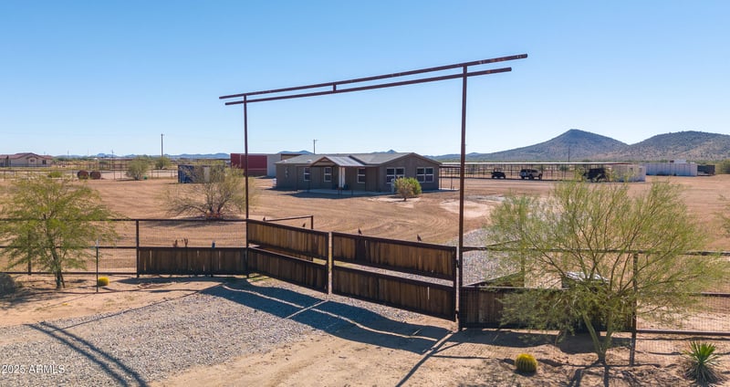 46423 Trotter Rd, Wickenburg, AZ 85390