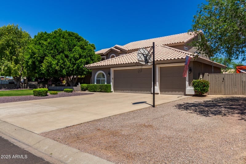 4648 Misty Willow Ln, Glendale, AZ 85310
