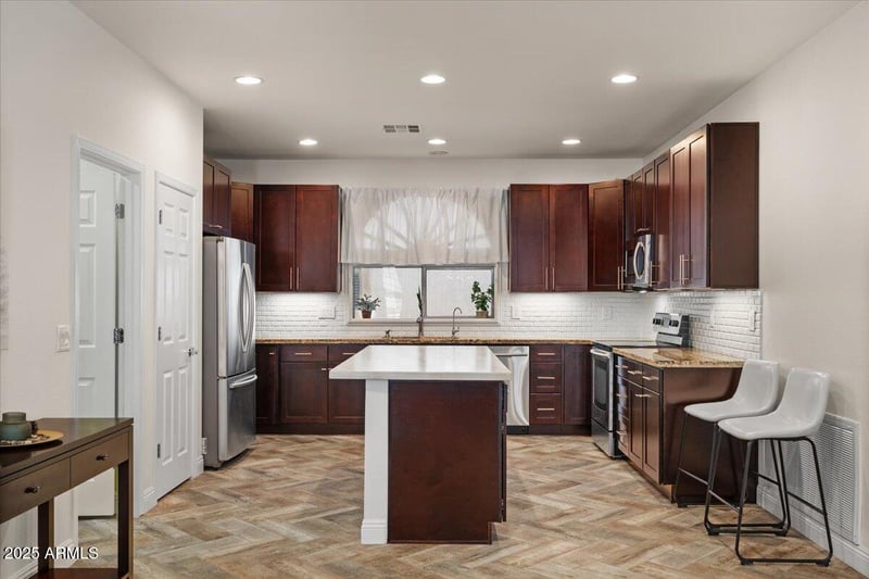 4649 Sourwood Dr, Gilbert, AZ 85298