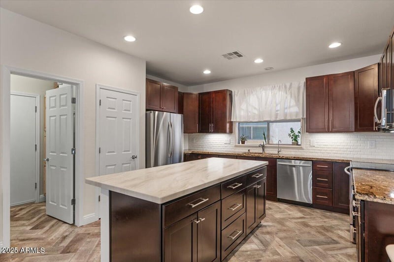 4649 Sourwood Dr, Gilbert, AZ 85298