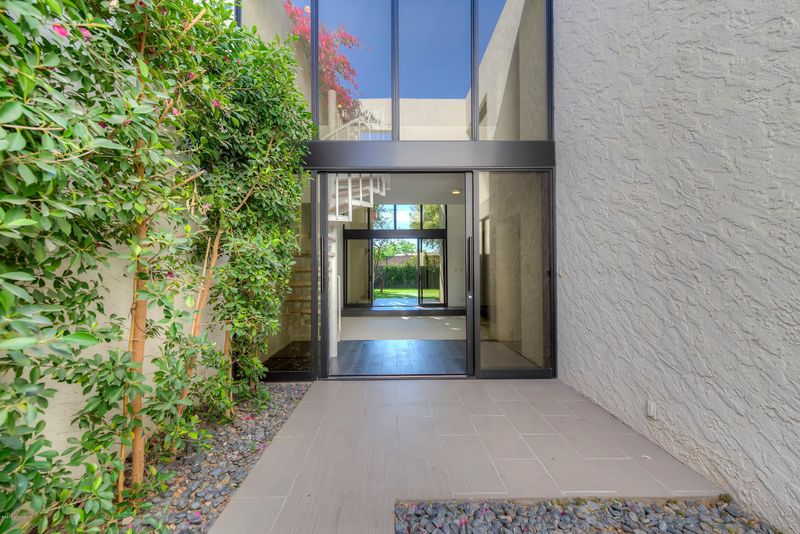 4652 N 40th St, Phoenix, AZ 85018