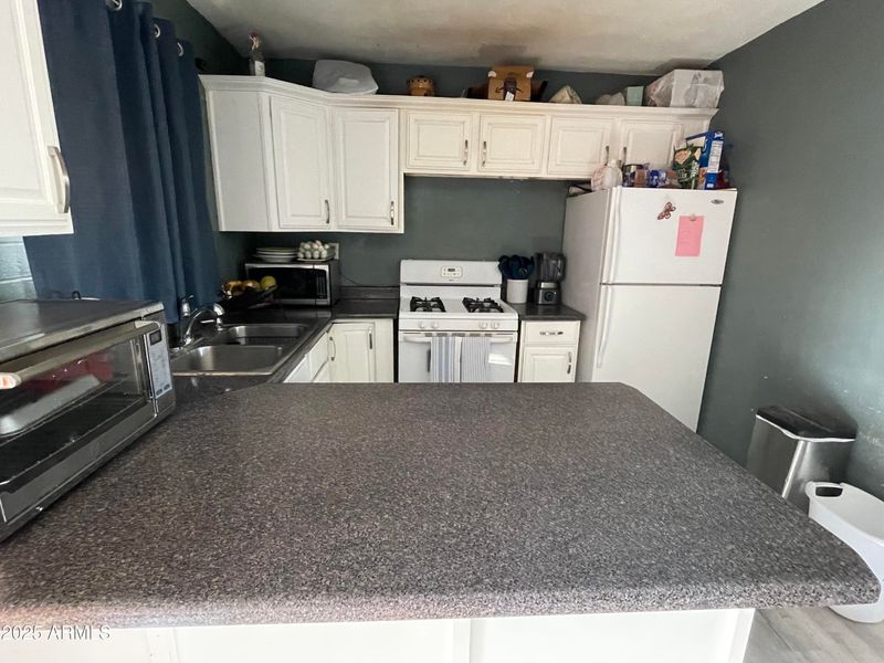 4654 S 17th St, Phoenix, AZ 85040