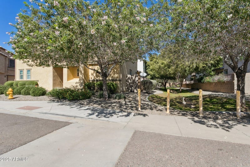 4654 Tierra Buena Ln, Phoenix, AZ 85032