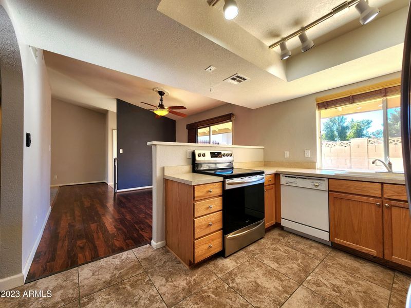 4658 W Continental Dr, Glendale, AZ 85308