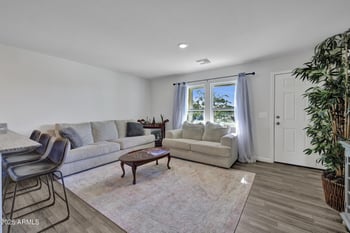 466 Baskin Dr, Morristown, AZ 85342