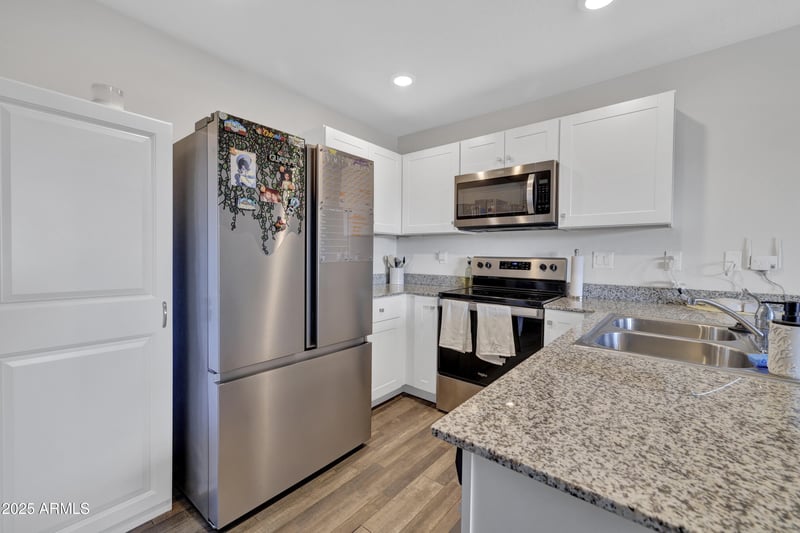 466 Baskin Dr, Morristown, AZ 85342