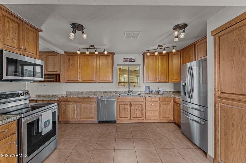 46623 Grand Ave, Morristown, AZ 85342