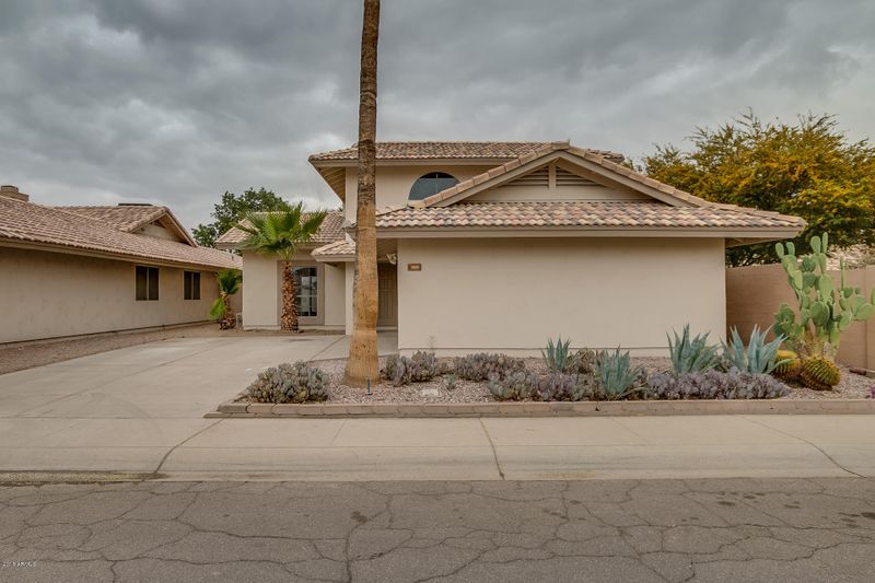 469 S Meadows Dr, Chandler, AZ 85224
