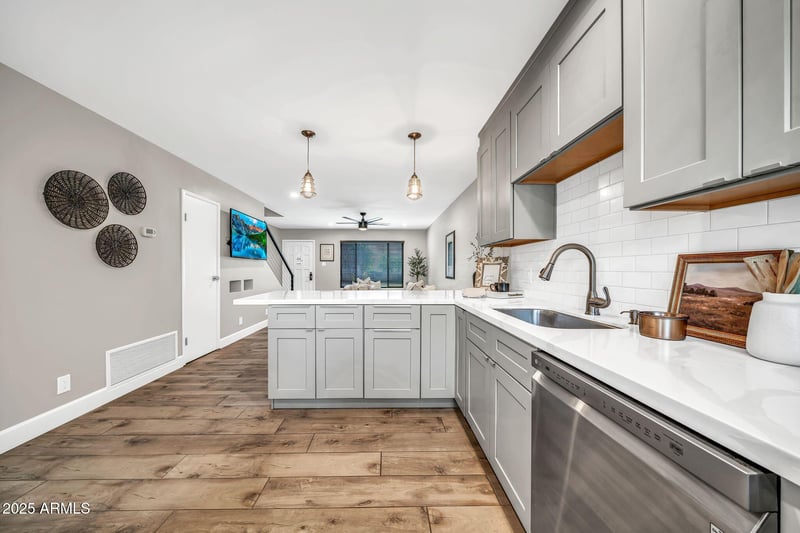 4701 68th St #114, Scottsdale, AZ 85251