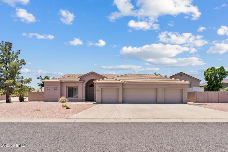 4701 W Fallen Leaf Ln, Glendale, AZ 85310