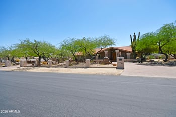 4701 Misty Willow Ln, Glendale, AZ 85310