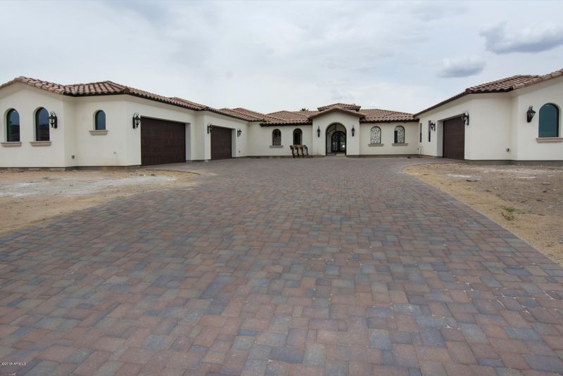 4702 W Electra Ln, Glendale, AZ 85310
