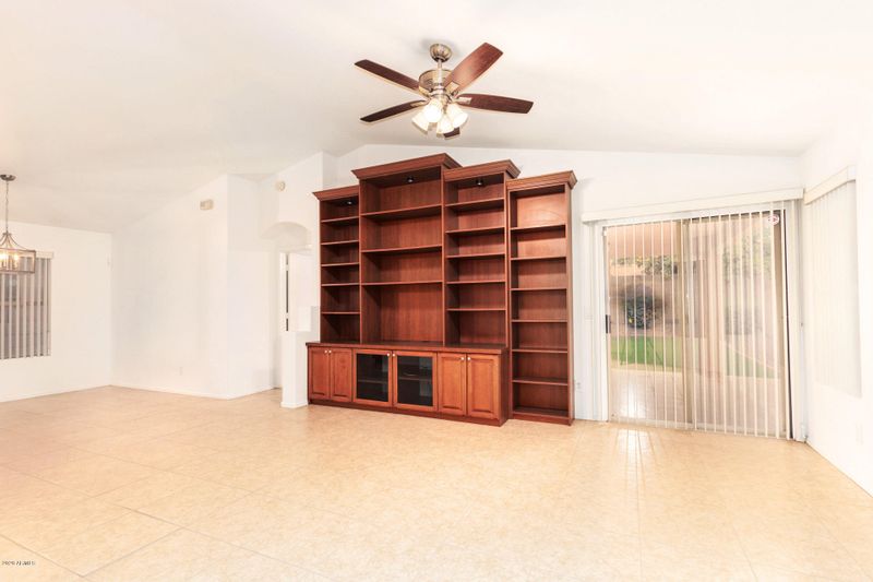 4704 E Lone Cactus Dr, Phoenix, AZ 85050