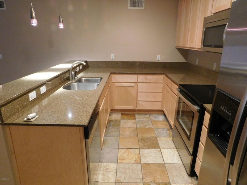 4704 E Paradise Village Pw N #127, Phoenix, AZ 85032