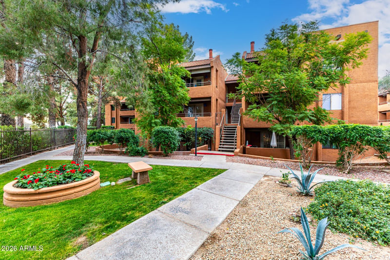 4704 E Paradise Village Pw N #211, Phoenix, AZ 85032