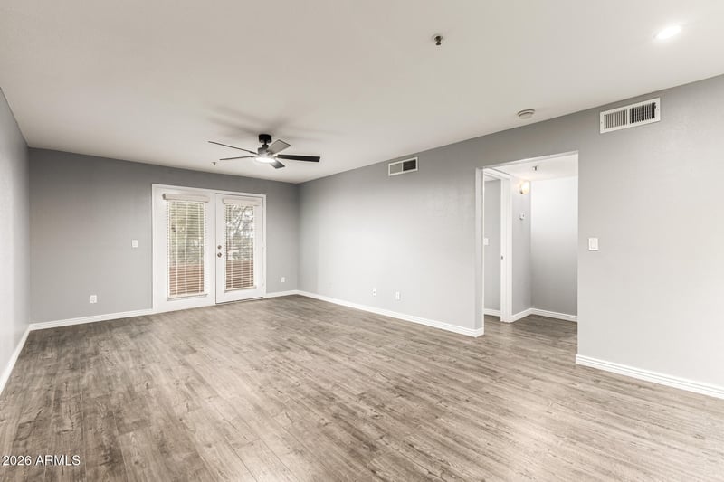4704 E Paradise Village Pw N #211, Phoenix, AZ 85032