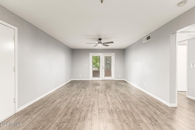 4704 E Paradise Village Pw N #211, Phoenix, AZ 85032