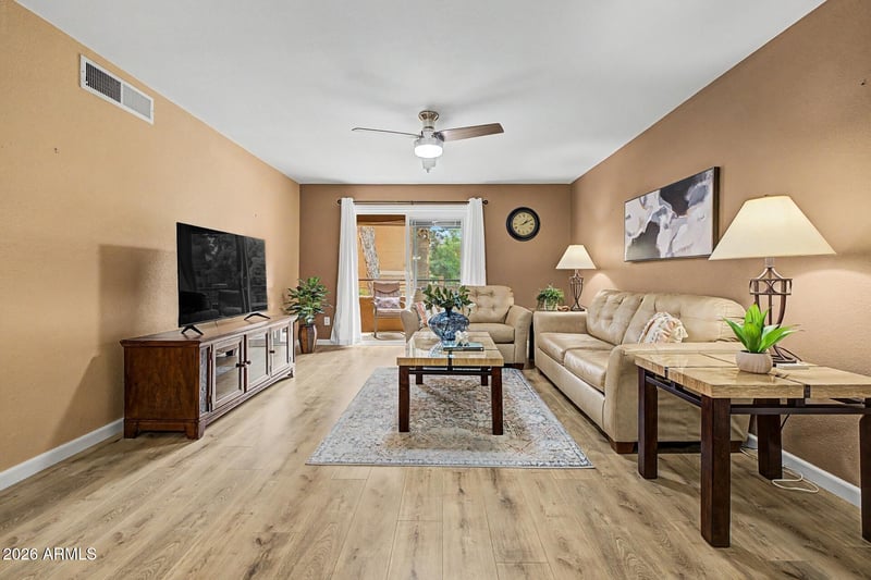 4704 E Paradise Village Pw N #226, Phoenix, AZ 85032