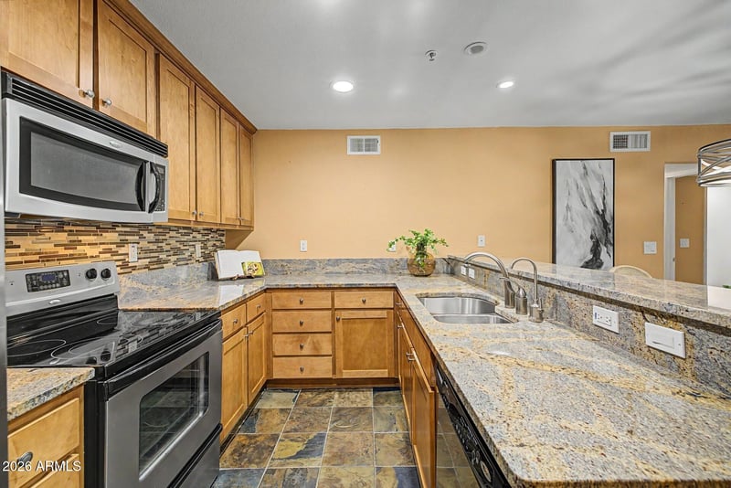 4704 E Paradise Village Pw N #226, Phoenix, AZ 85032