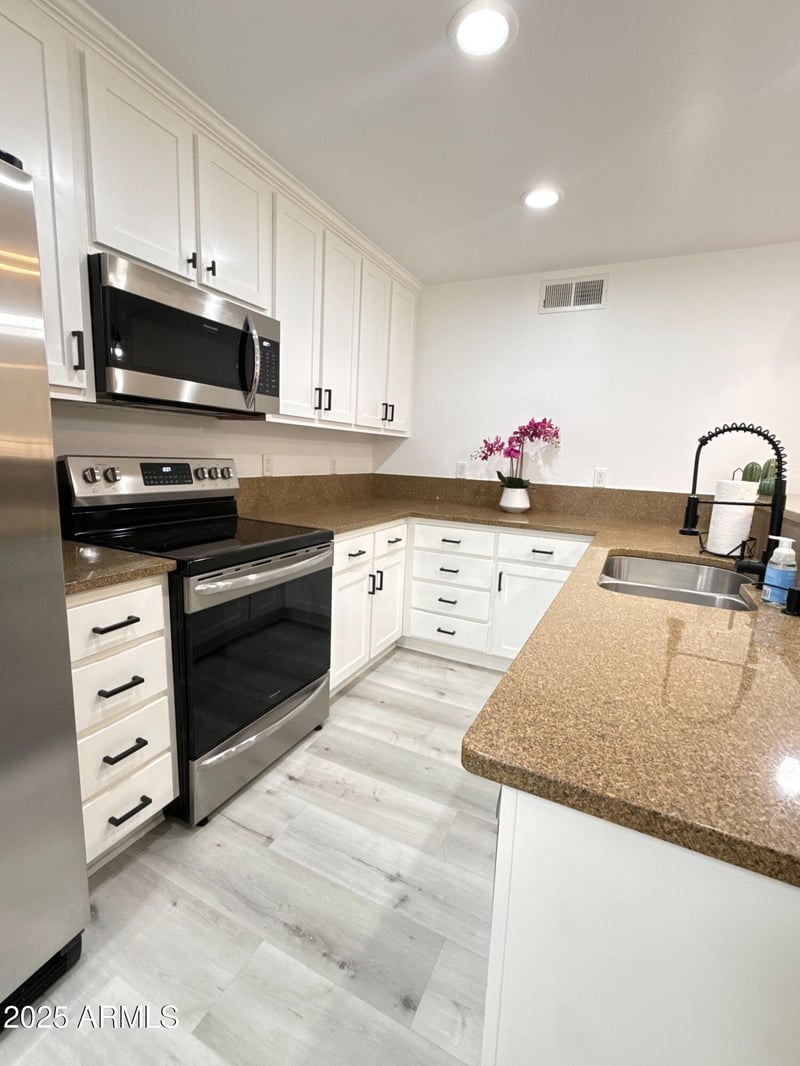 4704 Paradise Village Pw #206, Phoenix, AZ 85032