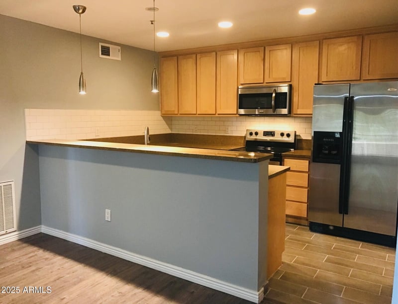 4704 Paradise Village Pw #211, Phoenix, AZ 85032