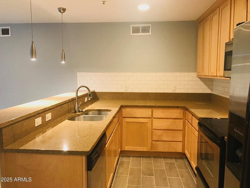4704 Paradise Village Pw #211, Phoenix, AZ 85032