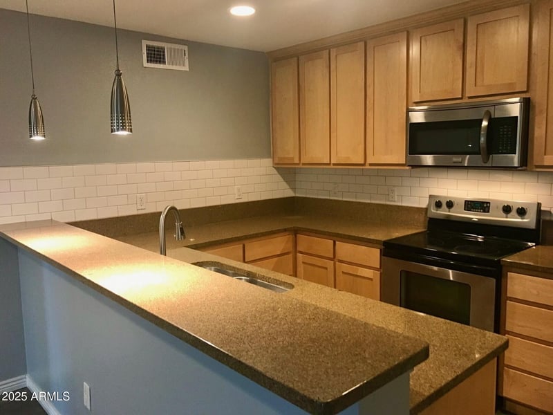 4704 Paradise Village Pw #211, Phoenix, AZ 85032