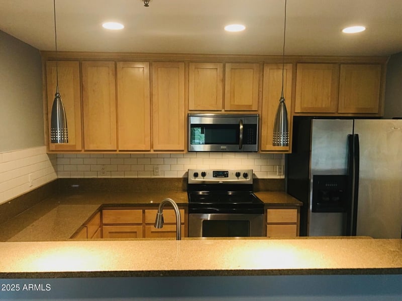 4704 Paradise Village Pw #211, Phoenix, AZ 85032