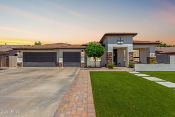 4706 Des Moines St, Mesa, AZ 85205