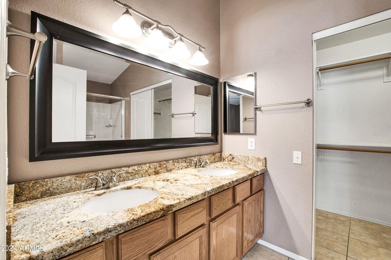 4706 E Silverwood Dr, Phoenix, AZ 85048