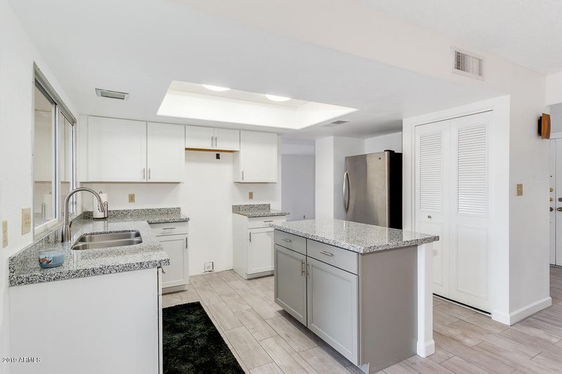 4706 W Lindner Dr, Glendale, AZ 85308
