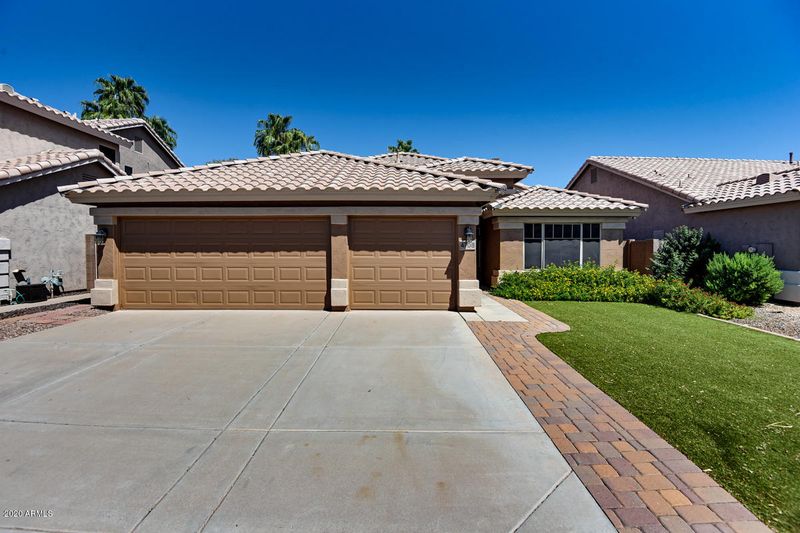 4708 E South Fork Dr, Phoenix, AZ 85044