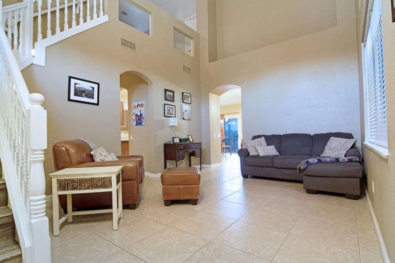 4709 E Silverwood Dr, Phoenix, AZ 85048