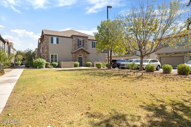 4716 Red Oak Ln #102, Gilbert, AZ 85297