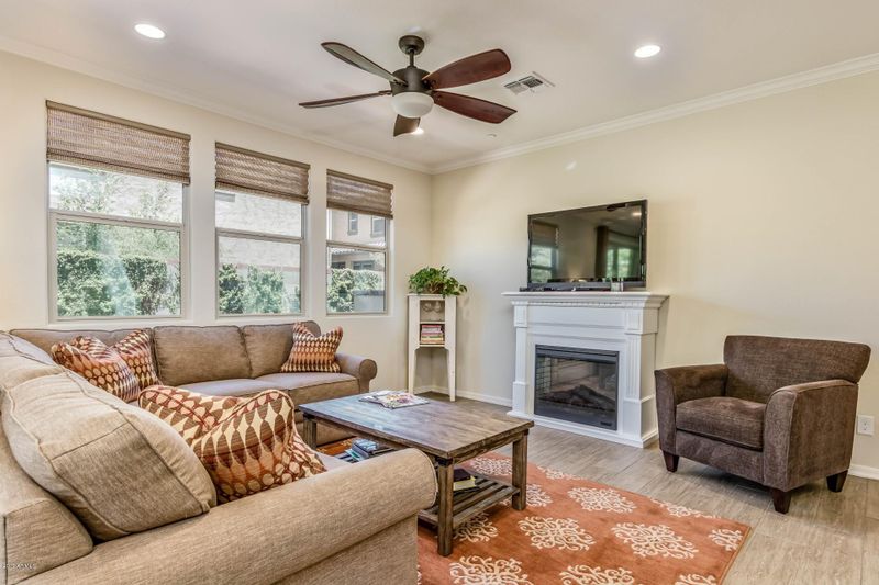 4718 E Betty Elyse Ln, Phoenix, AZ 85032