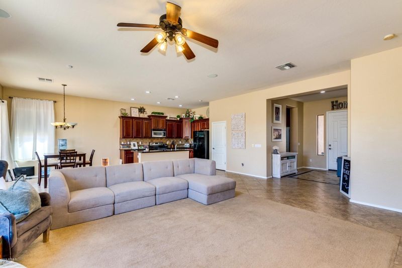 4718 E County Down Dr, Chandler, AZ 85249