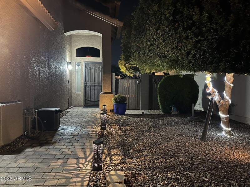 4718 Silverwood Dr, Phoenix, AZ 85048
