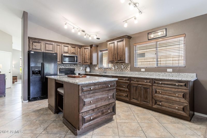 4719 E Melinda Ln, Phoenix, AZ 85050