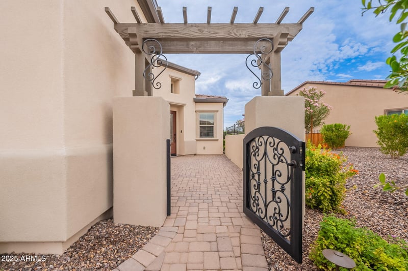 472 Bracciano Ave, San Tan Valley, AZ 85140