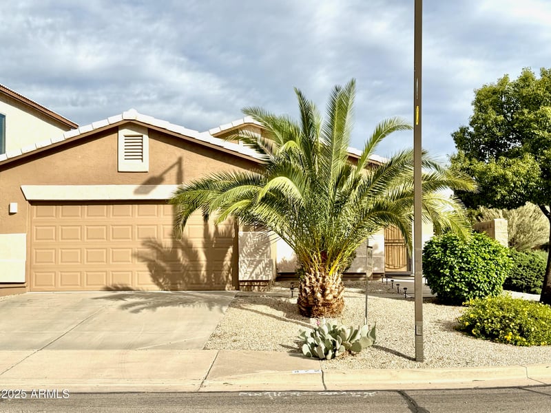 472 Mule Train Trl, San Tan Valley, AZ 85143