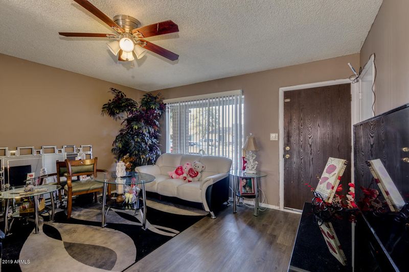 4725 E Pollack Ln, Phoenix, AZ 85042