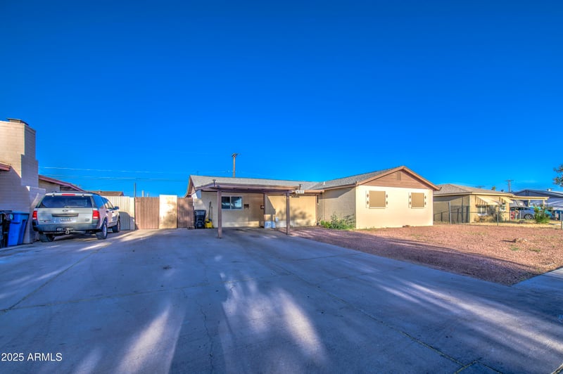 4727 50th Dr, Phoenix, AZ 85031
