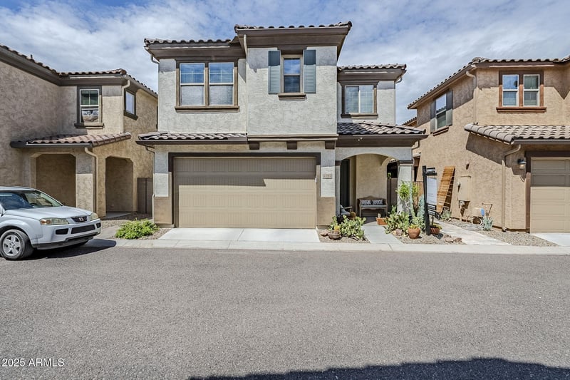 4727 Betty Elyse Ln, Phoenix, AZ 85032