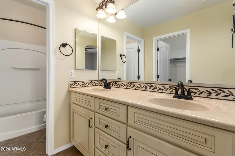 4727 E Red Oak Ln #102, Gilbert, AZ 85297