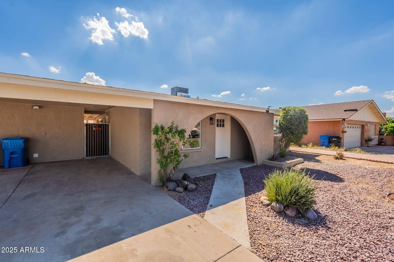 4743 Shaw Butte Dr, Glendale, AZ 85304